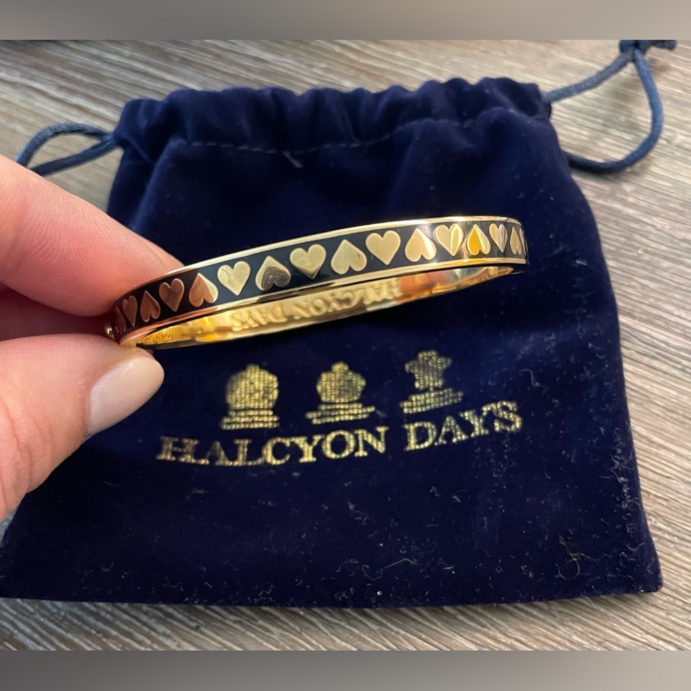 Brand new heart bracelet. This is packed and ready to be the perfect gift